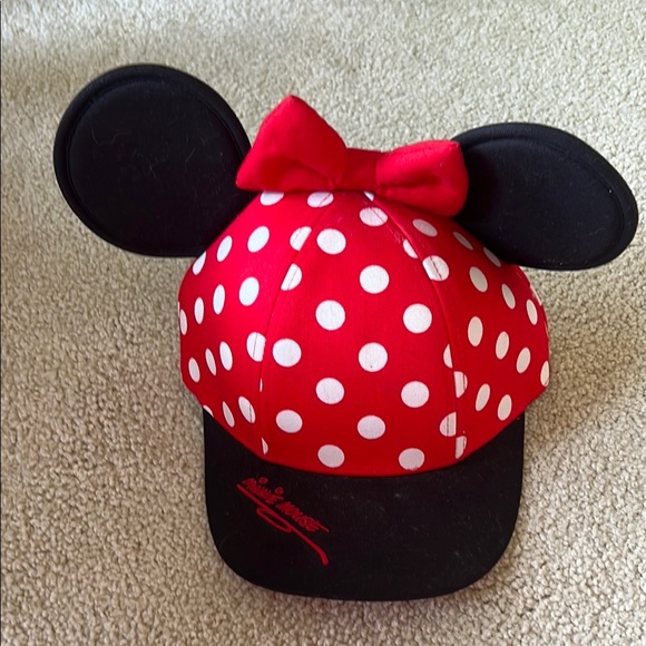 Disney Other - Minnie Mouse youth hat